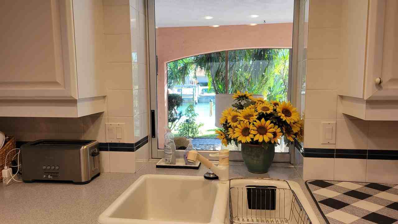 638 S Owl Dr - Photo 7 of 40