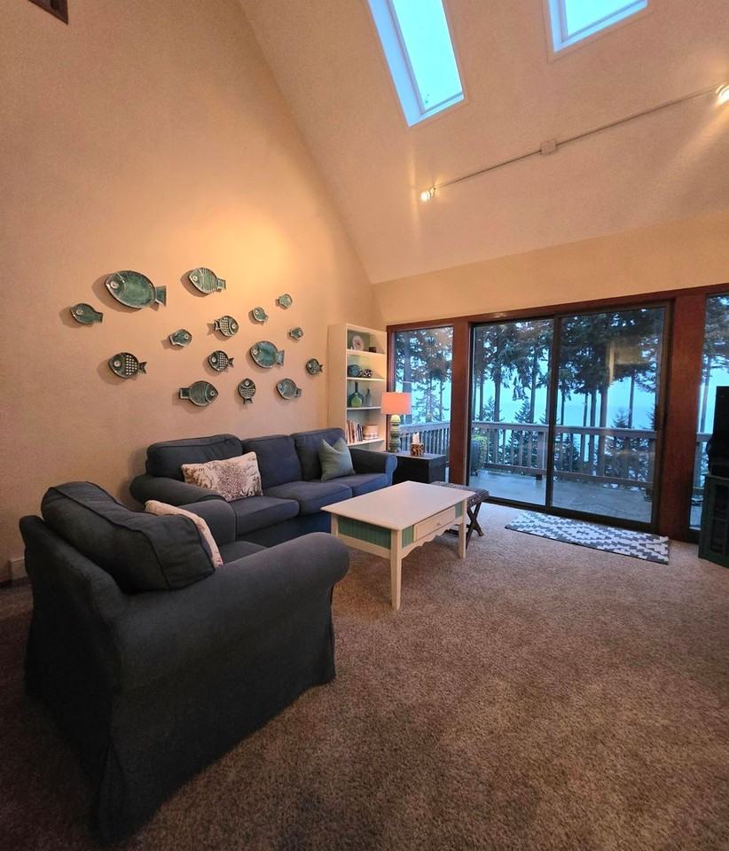 50 Harborview Drive - Photo 3 of 28