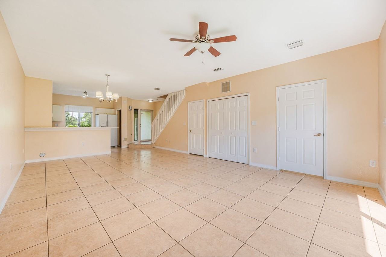 20437 Northwest 15th Avenue - Photo 7 of 22