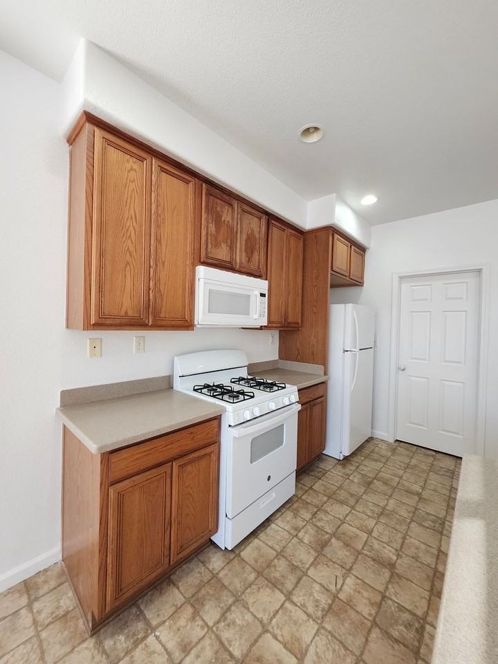 2036 La Rabyn Way - Photo 4 of 36