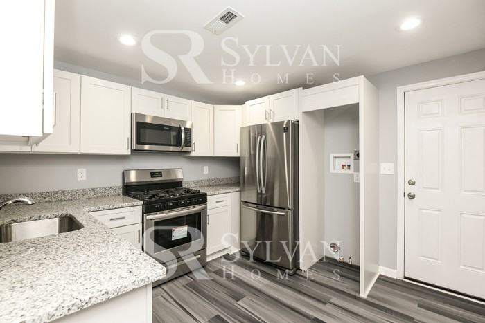 517 E Gittings St - Photo 4 of 15