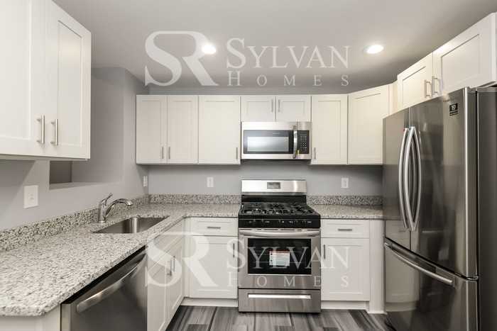 517 E Gittings St - Photo 5 of 15