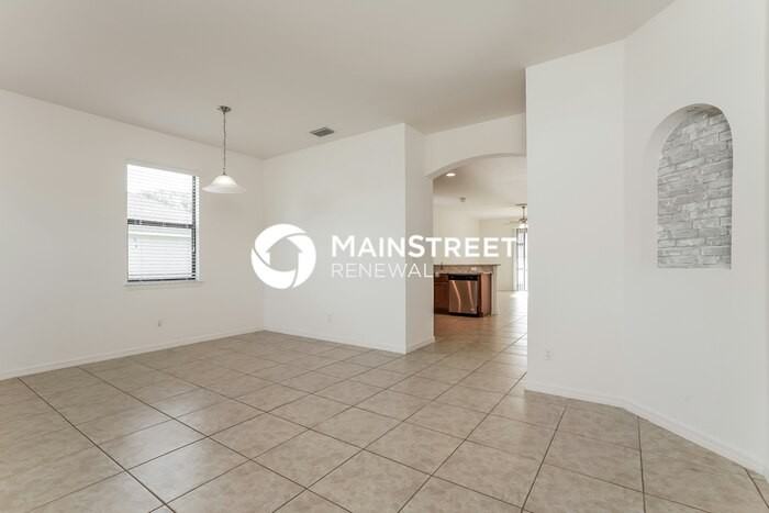 945 Sw 6th Pl - Photo 3 of 16