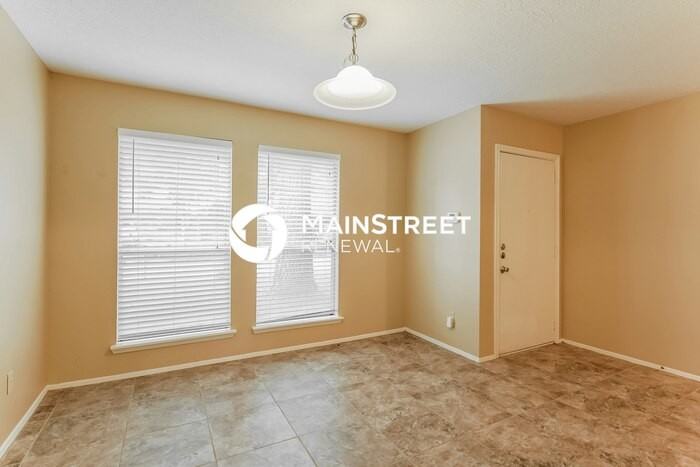 9415 Charterlawn Circle - Photo 4 of 16