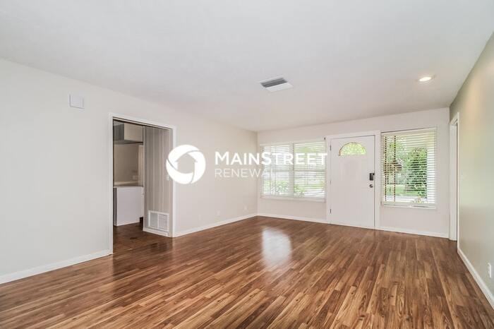 1301 Leeway Ave - Photo 2 of 16