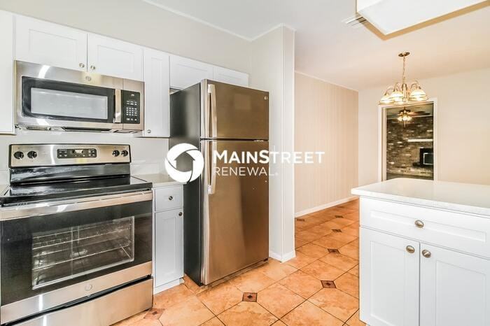 1301 Leeway Ave - Photo 5 of 16