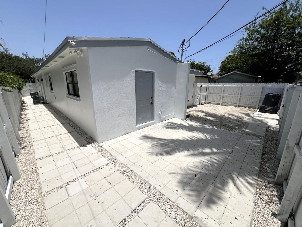 Hollywood Duplex - Photo 5 of 10