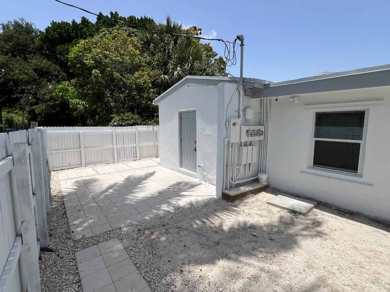 Hollywood Duplex - Photo 6 of 10