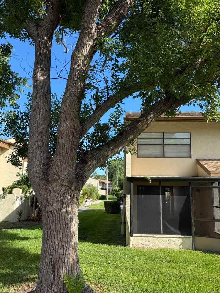 9209 Seminole Boulevard - Photo 2 of 20