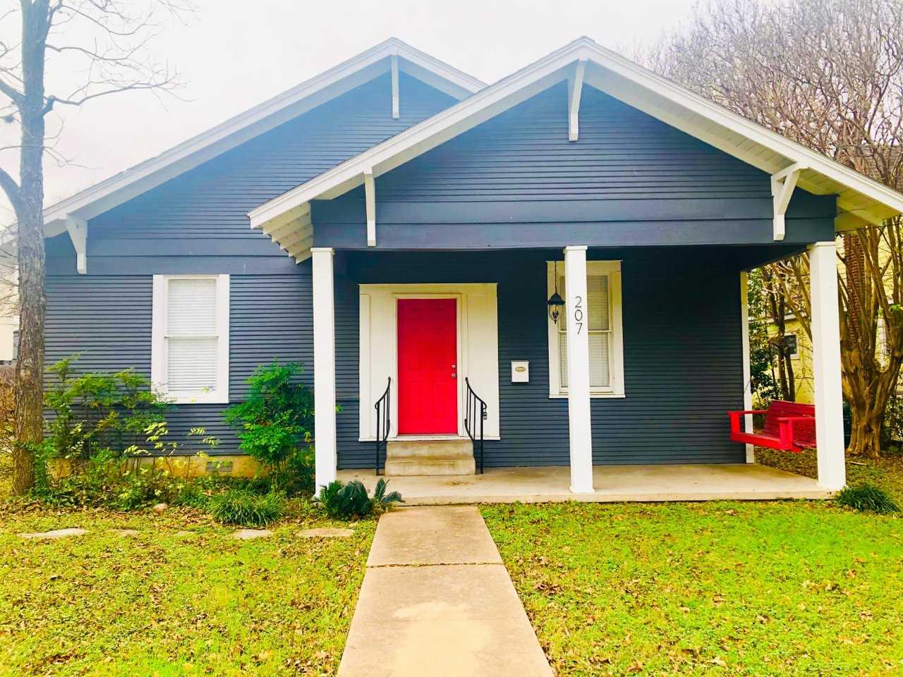 207 W 39th - Photo 2 of 18