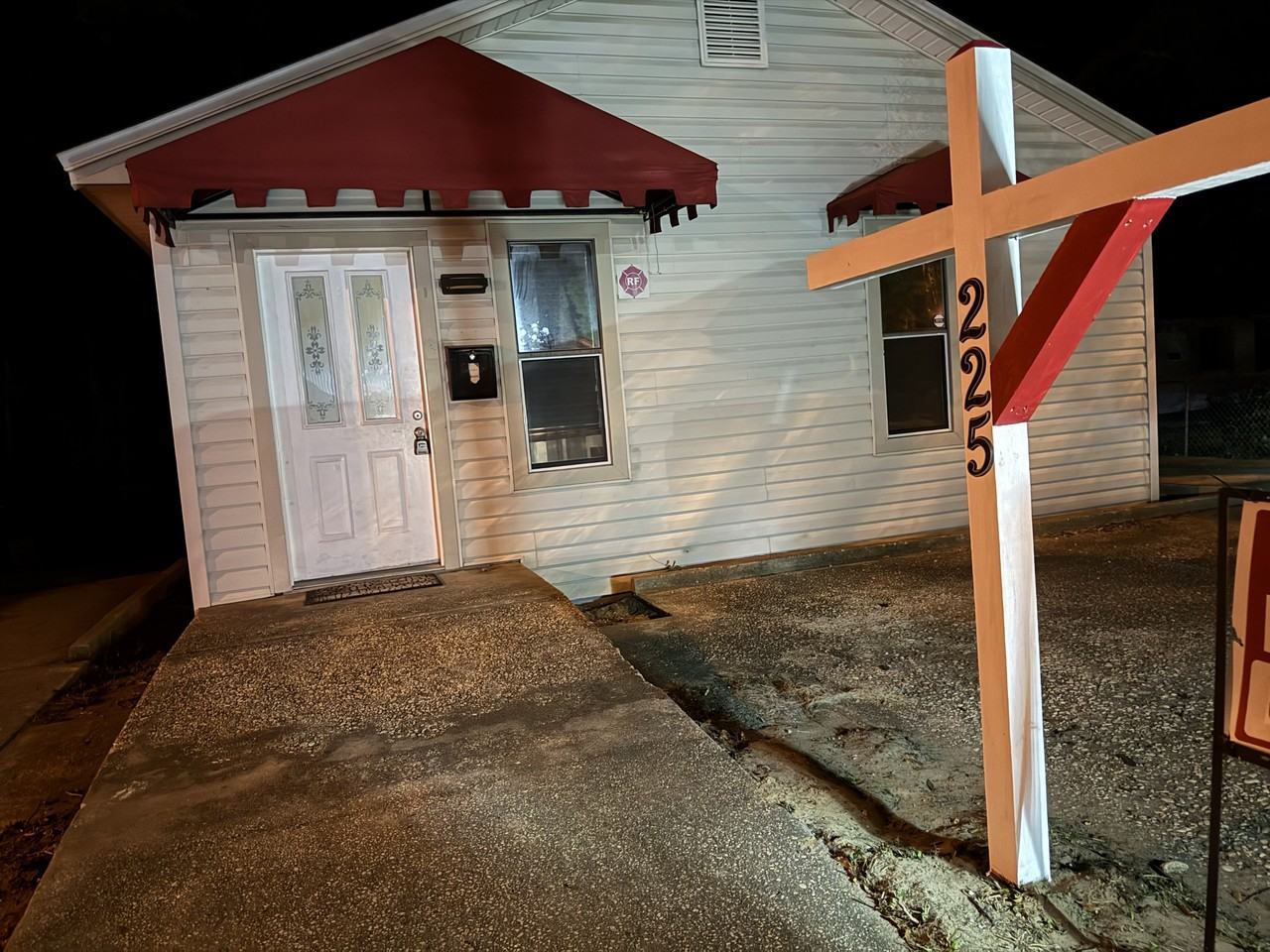 225 Troy Street Northeast #NA - Photo 3 of 23