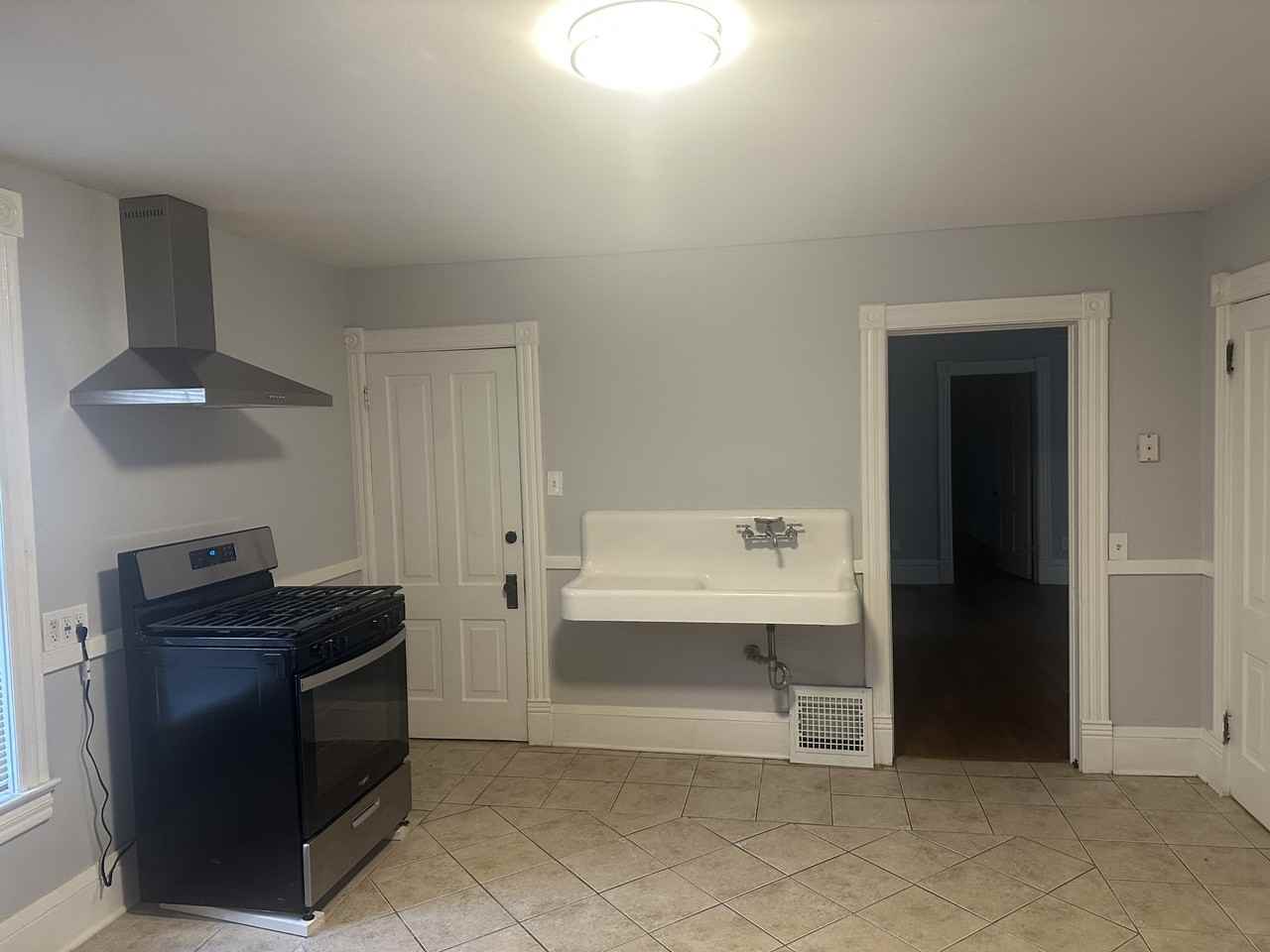 518 Charles Ave #A - Photo 3 of 21