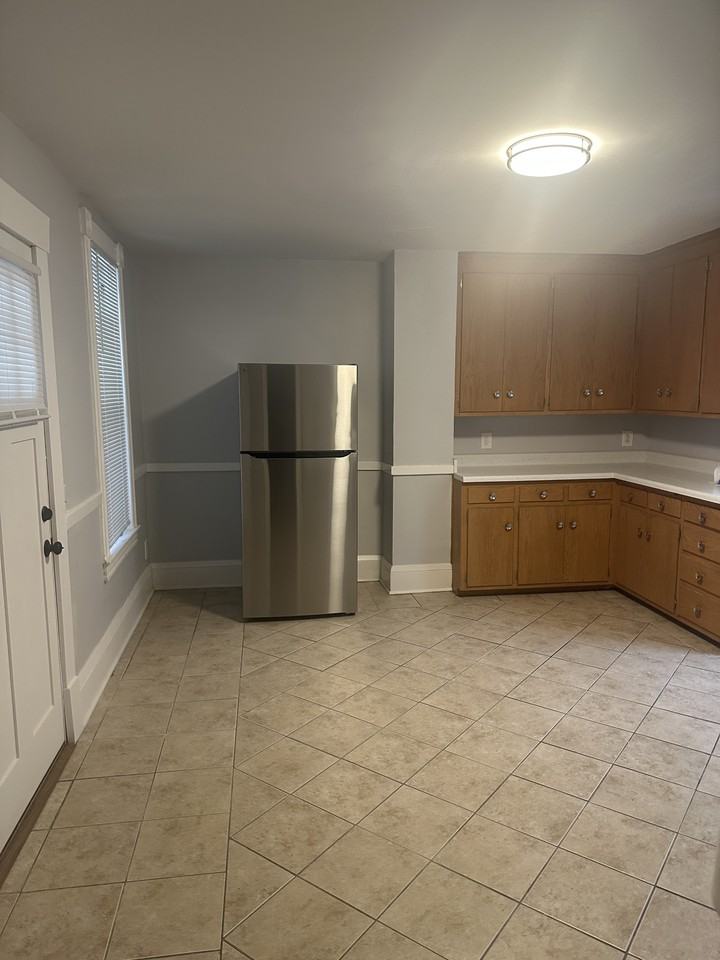 518 Charles Ave #A - Photo 5 of 21