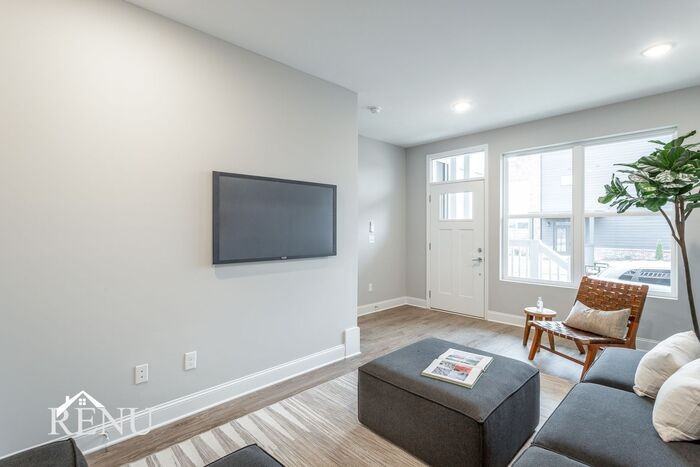 2341 E 18th St - Photo 5 of 18