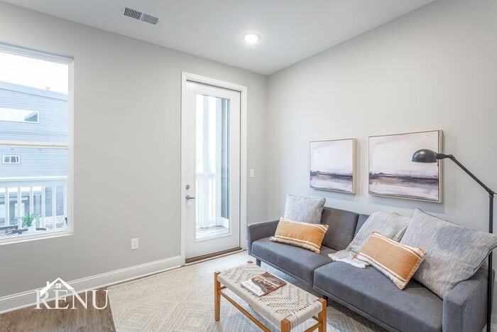 2341 E 18th St - Photo 6 of 18