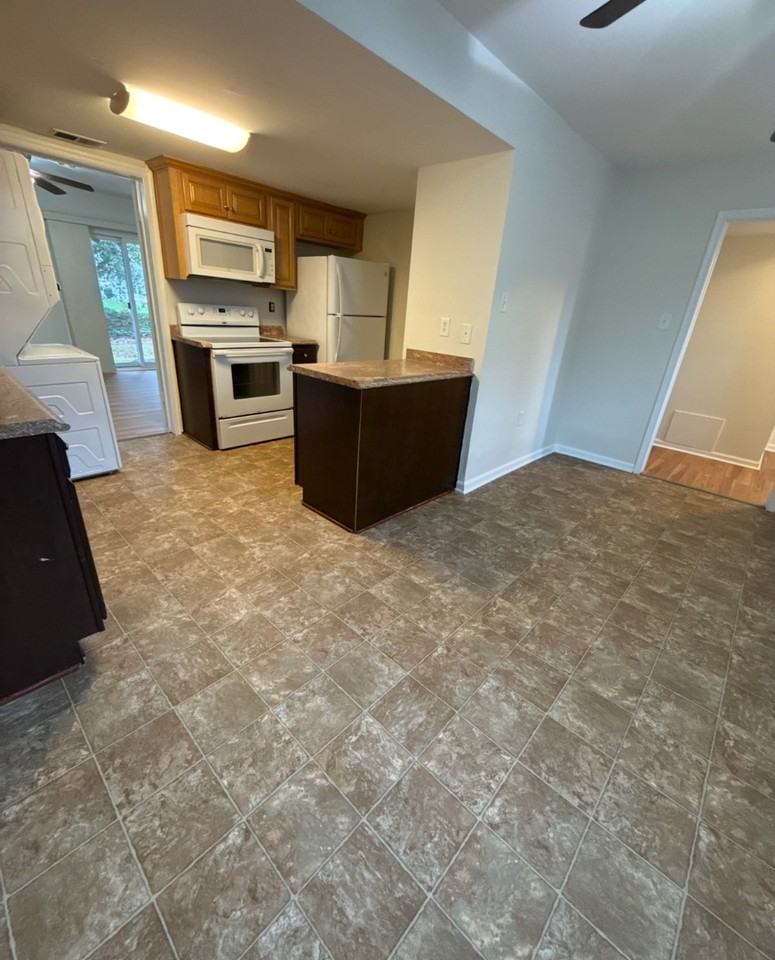 1515 Presidential Dr - Photo 3 of 20