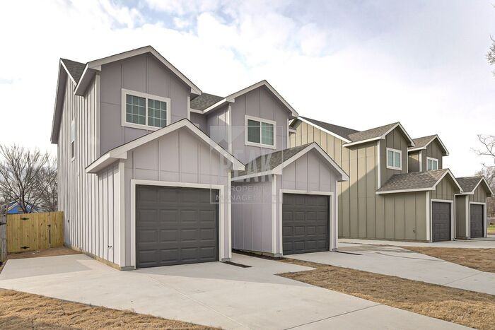 1806 Bessie St - Photo 3 of 20