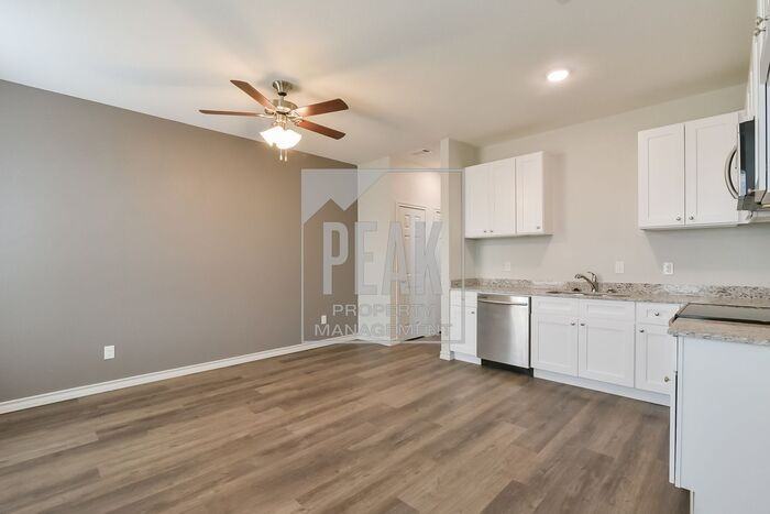 1806 Bessie St - Photo 4 of 20