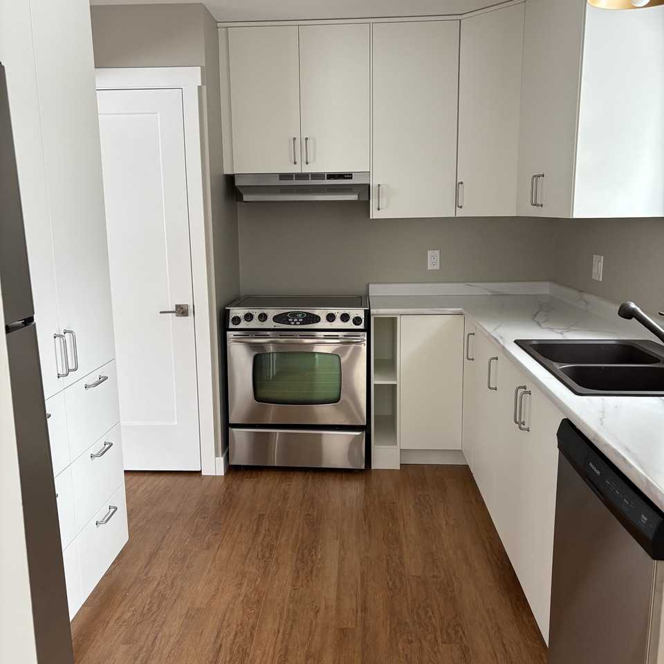 11817 96a St #1 - Photo 2 of 10