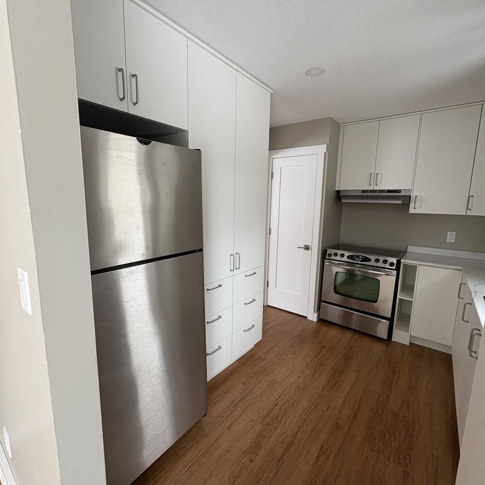 11817 96a St #1 - Photo 3 of 10