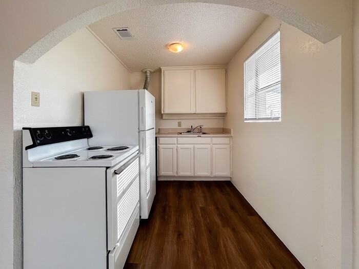 1400 North Elm Street #7 - Photo 3 of 9