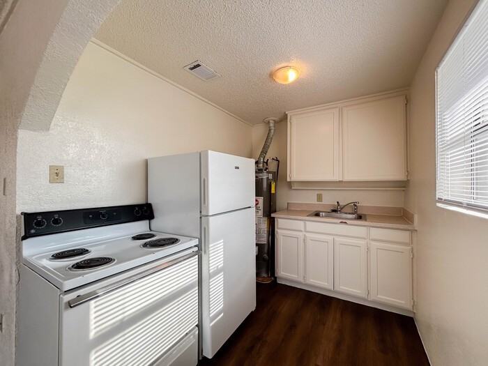 1400 North Elm Street #7 - Photo 4 of 9