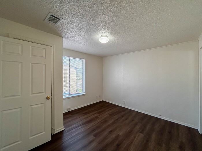 1400 North Elm Street #7 - Photo 6 of 9