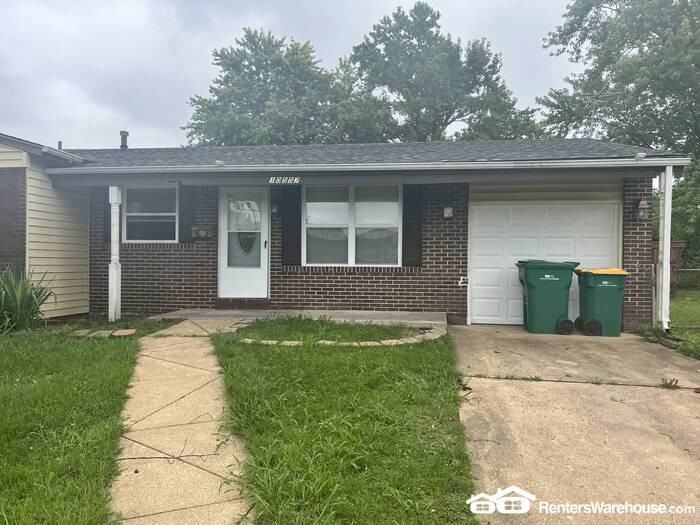 10557 Castle Dr - Photo 2 of 11