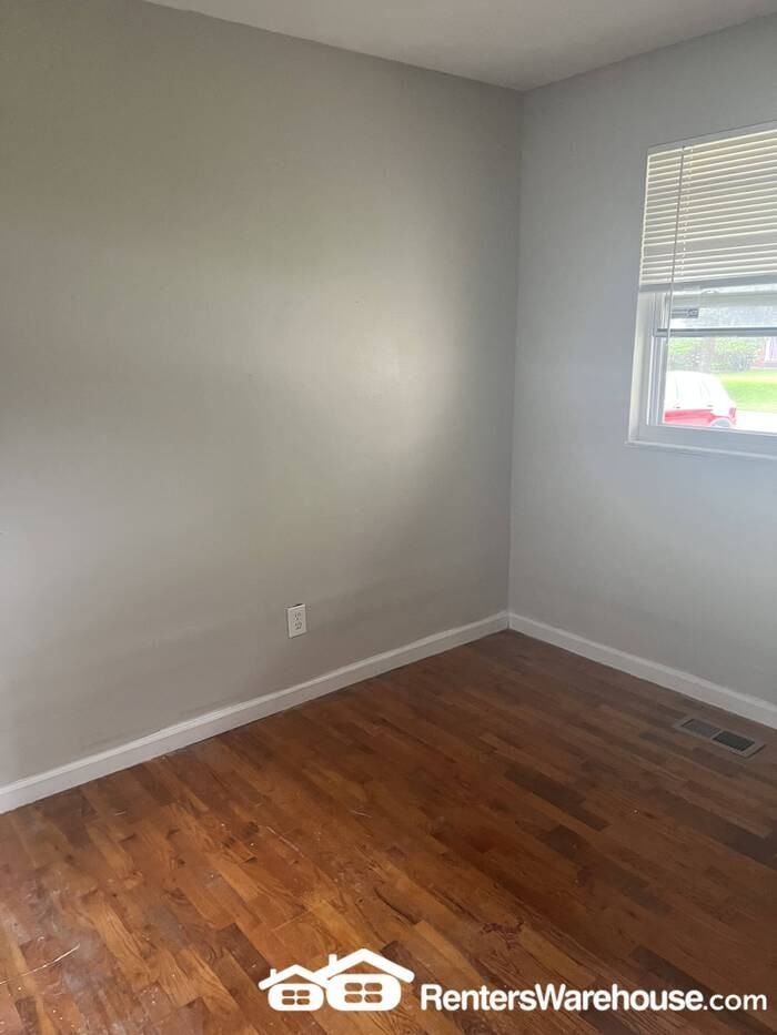 10557 Castle Dr - Photo 3 of 11