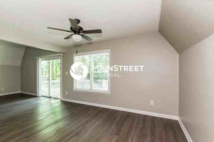 8009 Beacon Hills Rd - Photo 4 of 17