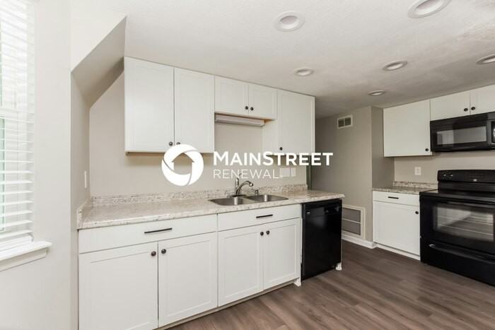 8009 Beacon Hills Rd - Photo 6 of 17