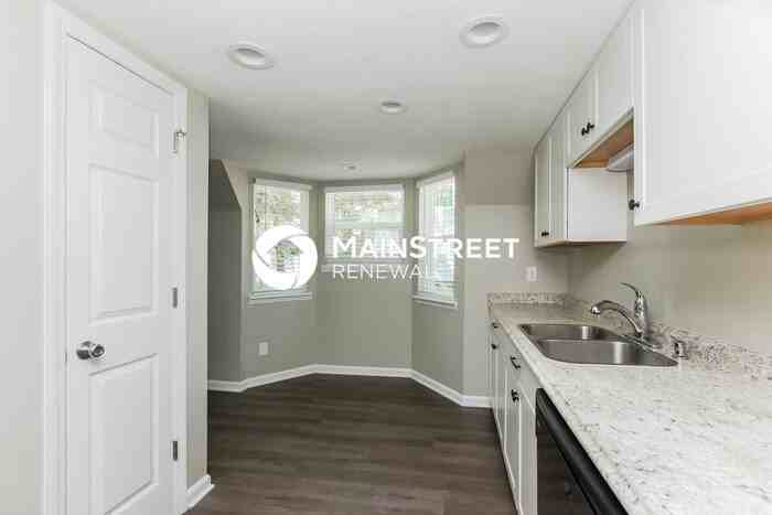 8009 Beacon Hills Rd - Photo 7 of 17