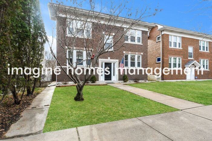 4256 Mcpherson Avenue - Photo 4 of 20