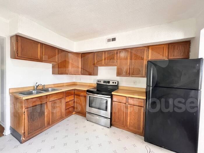 1312 22nd Street #2 - Photo 6 of 11