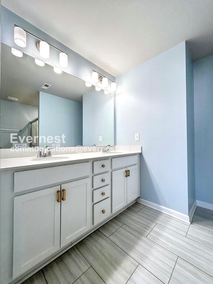 8037 Alderton Ln - Photo 5 of 18