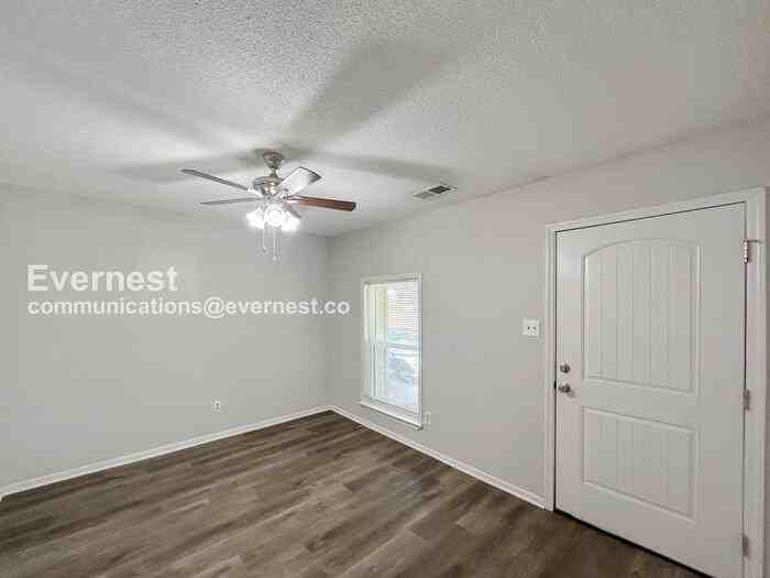 3415 Castle Dr - Photo 4 of 16