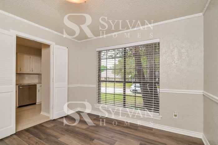 5008 Hatherly Dr - Photo 5 of 16