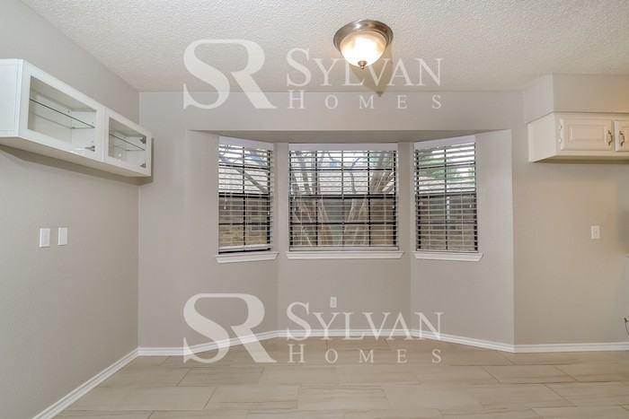 5008 Hatherly Dr - Photo 6 of 16