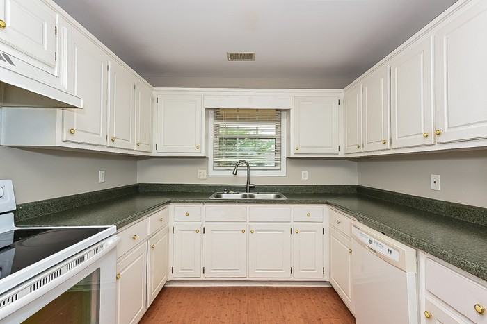 395 Branchwood Dr - Photo 6 of 15