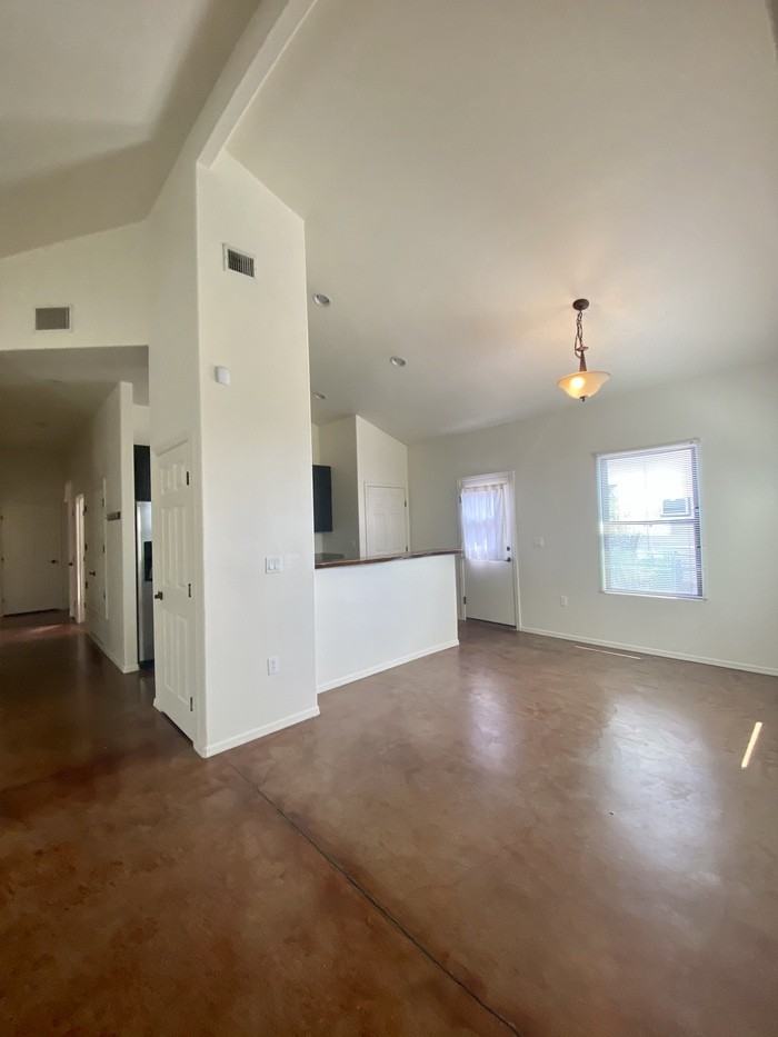 837 East Adams Street #1 - Photo 3 of 25