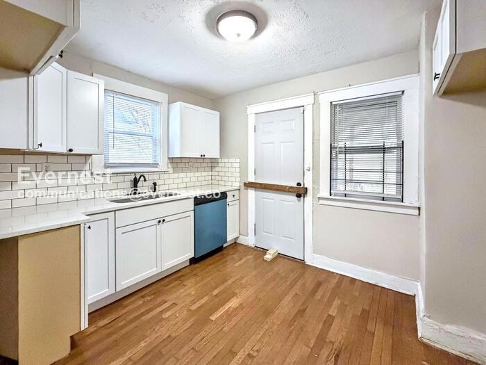 2032 Kendall St - Photo 3 of 23