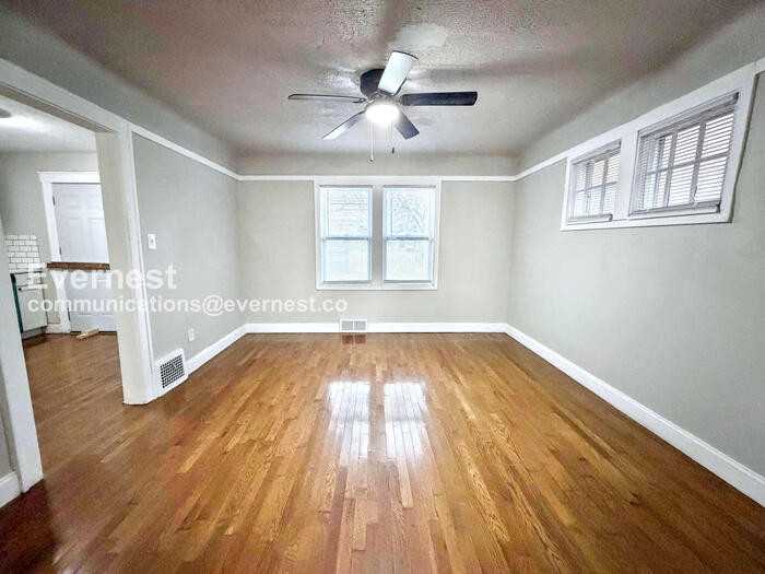 2032 Kendall St - Photo 7 of 23