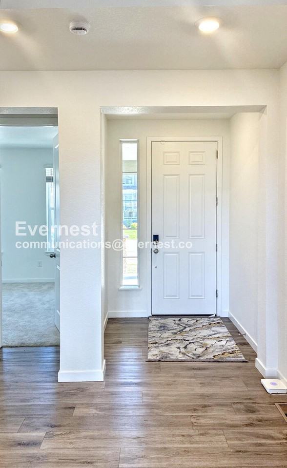 740 Columbia St - Photo 2 of 48