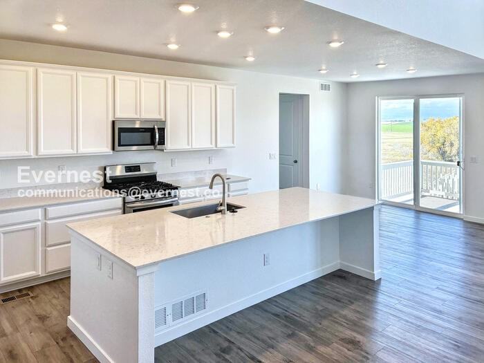 740 Columbia St - Photo 6 of 48