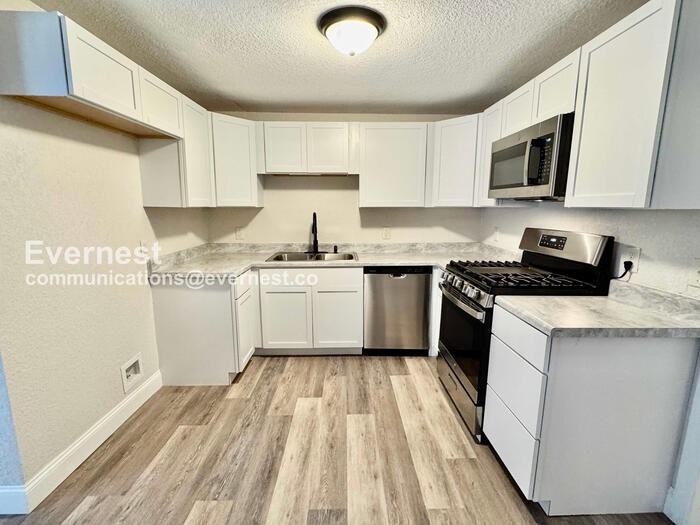 813 J Street Northwest - Photo 3 of 27