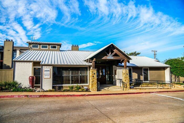 2557 Thomason Circle #293 - Photo 5 of 31