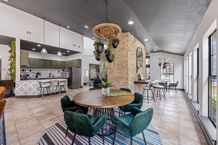 2557 Thomason Circle #293 - Photo 6 of 31