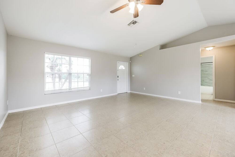 1216 Belgrave St - Photo 4 of 15