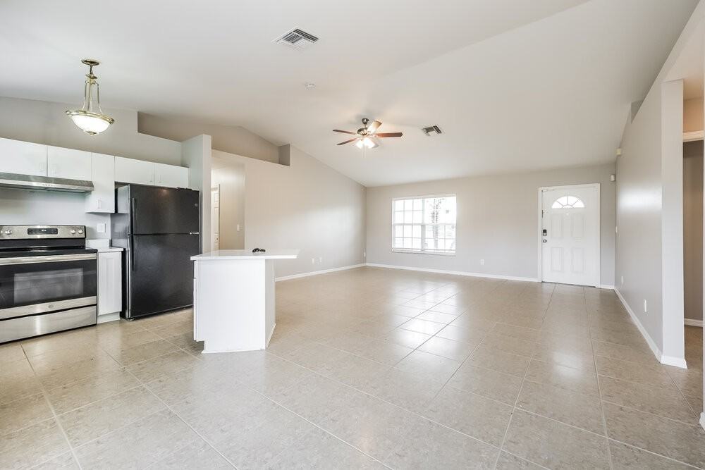 1216 Belgrave St - Photo 5 of 15