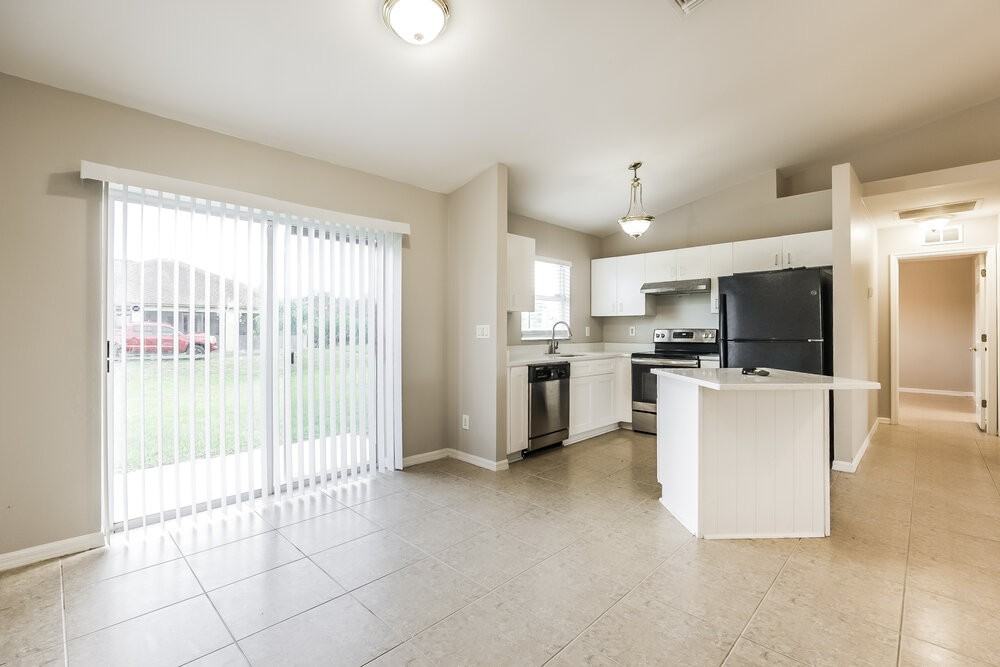 1216 Belgrave St - Photo 6 of 15